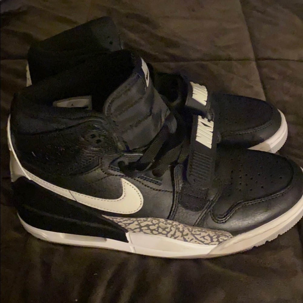 Air Jordan Legacy 312 Men's Shoes Black / White